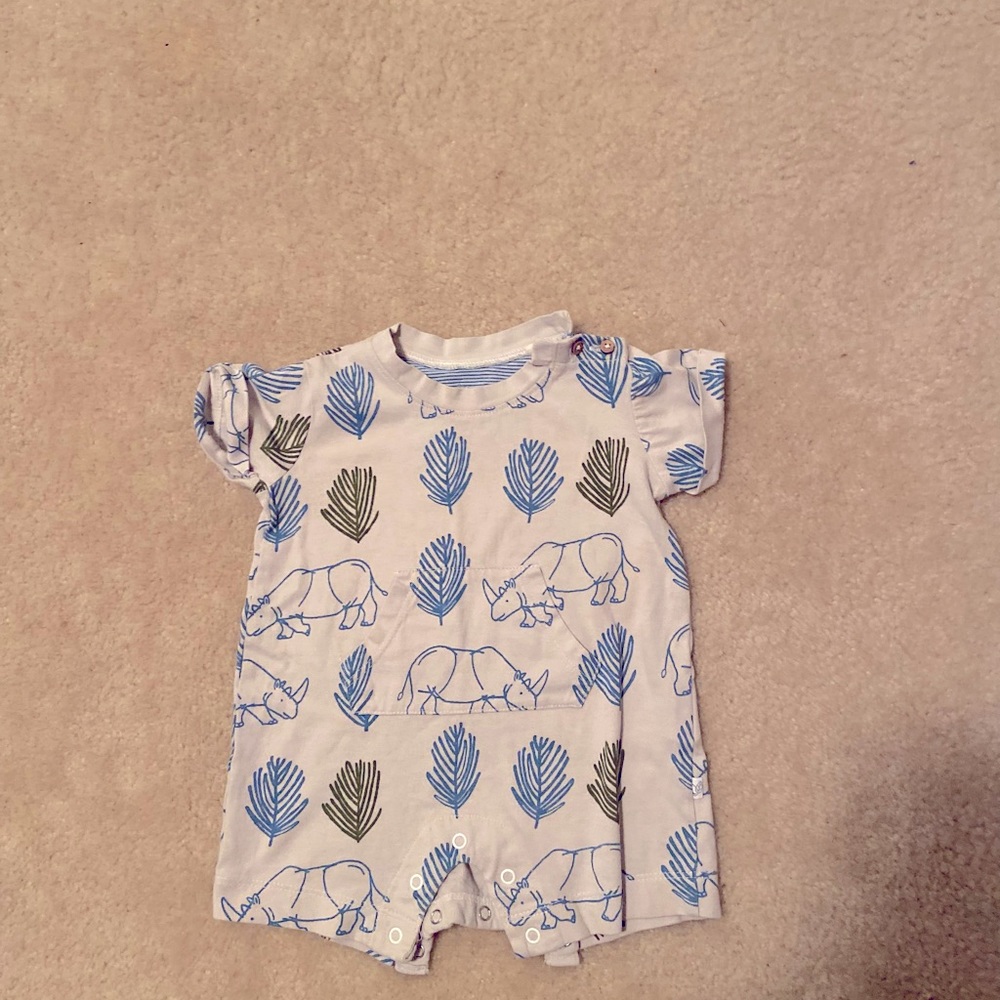 Oliver & Rain Rhino Shortie Romper with Kangaroo pocket